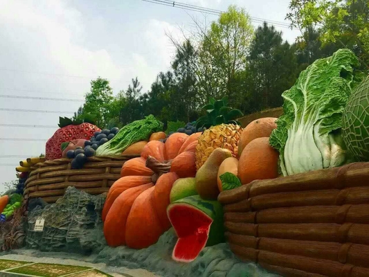 Śliczne owoce i warzywa Topiary Sculpture, Outdoor Garden Sculpture Colorful